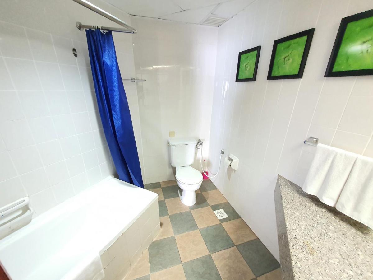 Seaview Deluxe Studio Couples Room S Tanjung Bungah (Penang) Exterior foto