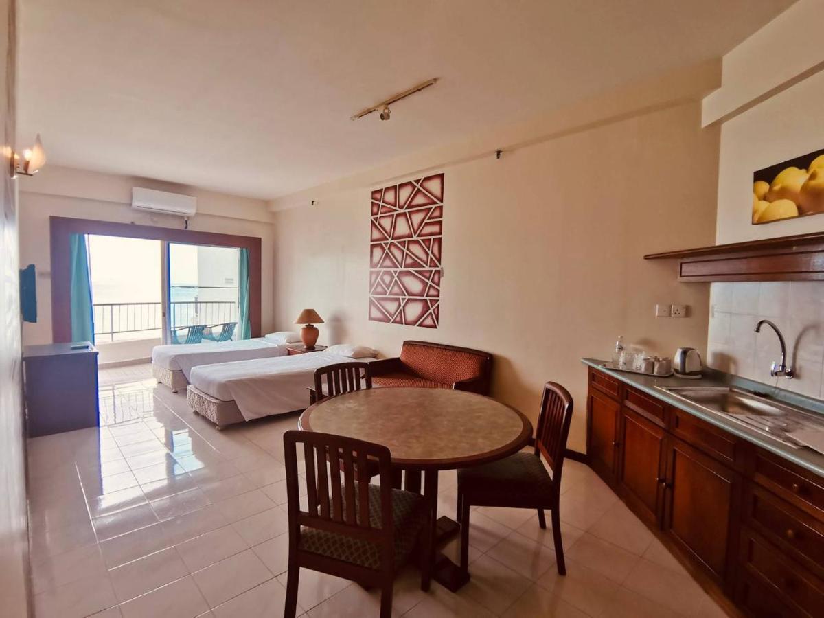 Seaview Deluxe Studio Couples Room S Tanjung Bungah (Penang) Exterior foto